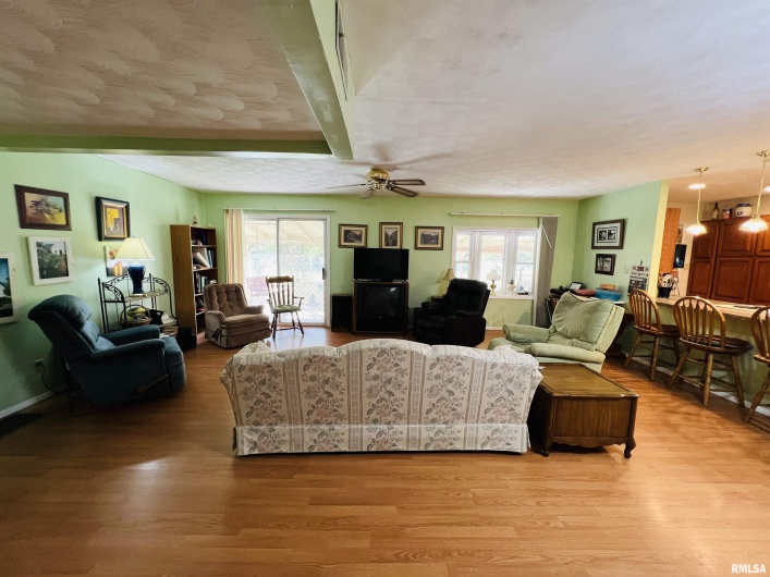 295 Country Acres Road, Eldorado, Illinois 62930-3461, 3 Bedrooms Bedrooms, 0 ,2 BathroomsBathrooms,Residential,For Sale,Country Acres,0,RMAEB460052