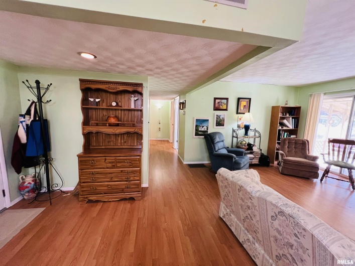 295 Country Acres Road, Eldorado, Illinois 62930-3461, 3 Bedrooms Bedrooms, 0 ,2 BathroomsBathrooms,Residential,For Sale,Country Acres,0,RMAEB460052