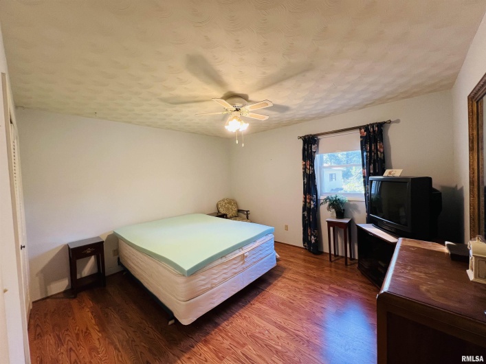 295 Country Acres Road, Eldorado, Illinois 62930-3461, 3 Bedrooms Bedrooms, 0 ,2 BathroomsBathrooms,Residential,For Sale,Country Acres,0,RMAEB460052