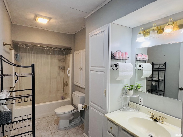 295 Country Acres Road, Eldorado, Illinois 62930-3461, 3 Bedrooms Bedrooms, 0 ,2 BathroomsBathrooms,Residential,For Sale,Country Acres,0,RMAEB460052