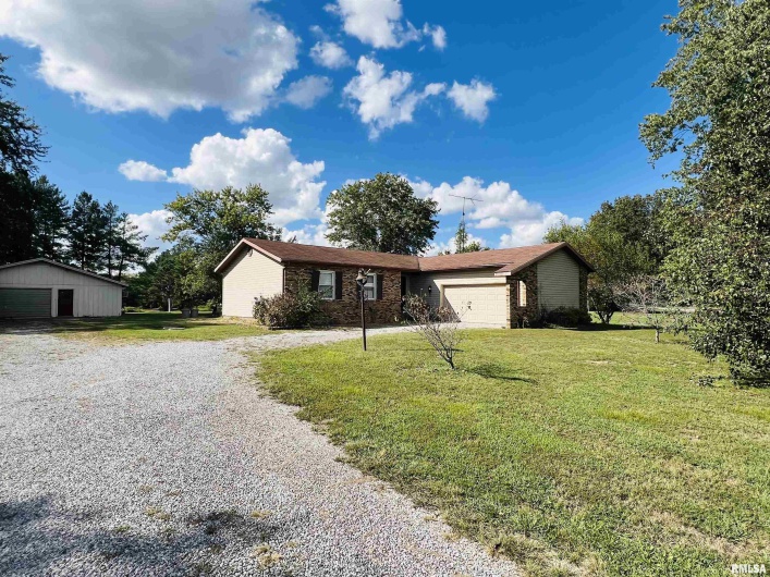 295 Country Acres Road, Eldorado, Illinois 62930-3461, 3 Bedrooms Bedrooms, 0 ,2 BathroomsBathrooms,Residential,For Sale,Country Acres,0,RMAEB460052