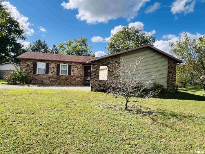 295 Country Acres Road, Eldorado, Illinois 62930-3461, 3 Bedrooms Bedrooms, 0 ,2 BathroomsBathrooms,Residential,For Sale,Country Acres,0,RMAEB460052