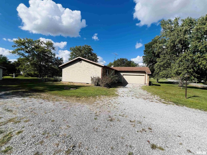 295 Country Acres Road, Eldorado, Illinois 62930-3461, 3 Bedrooms Bedrooms, 0 ,2 BathroomsBathrooms,Residential,For Sale,Country Acres,0,RMAEB460052