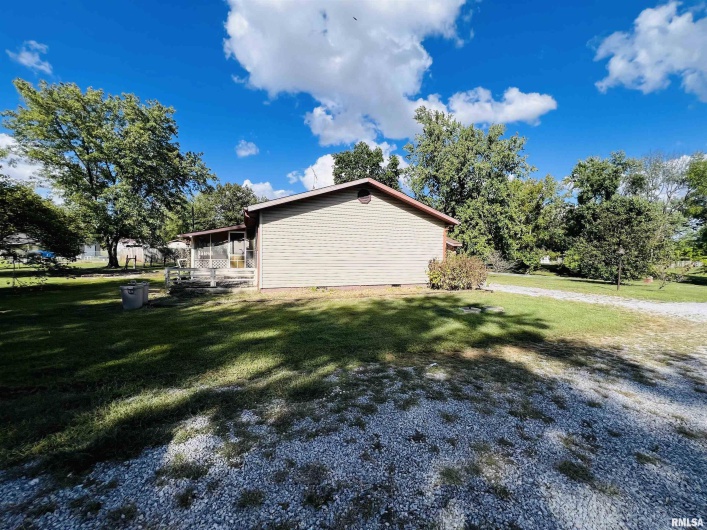 295 Country Acres Road, Eldorado, Illinois 62930-3461, 3 Bedrooms Bedrooms, 0 ,2 BathroomsBathrooms,Residential,For Sale,Country Acres,0,RMAEB460052