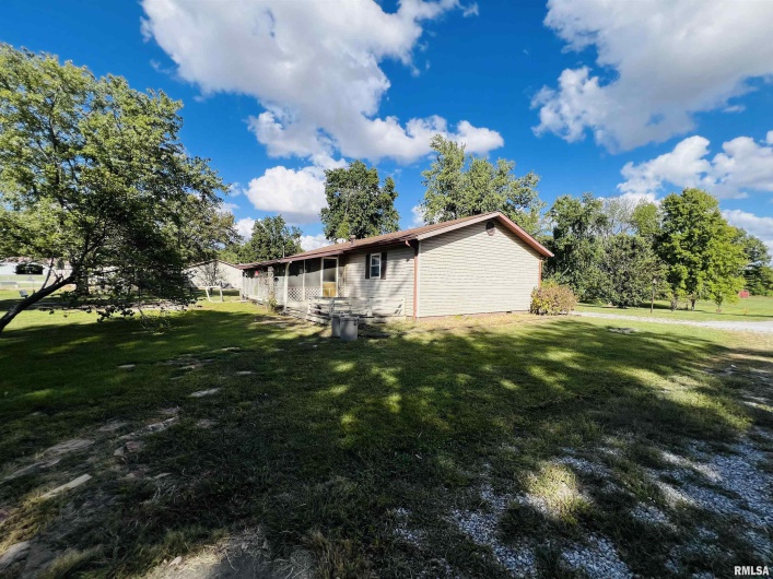 295 Country Acres Road, Eldorado, Illinois 62930-3461, 3 Bedrooms Bedrooms, 0 ,2 BathroomsBathrooms,Residential,For Sale,Country Acres,0,RMAEB460052