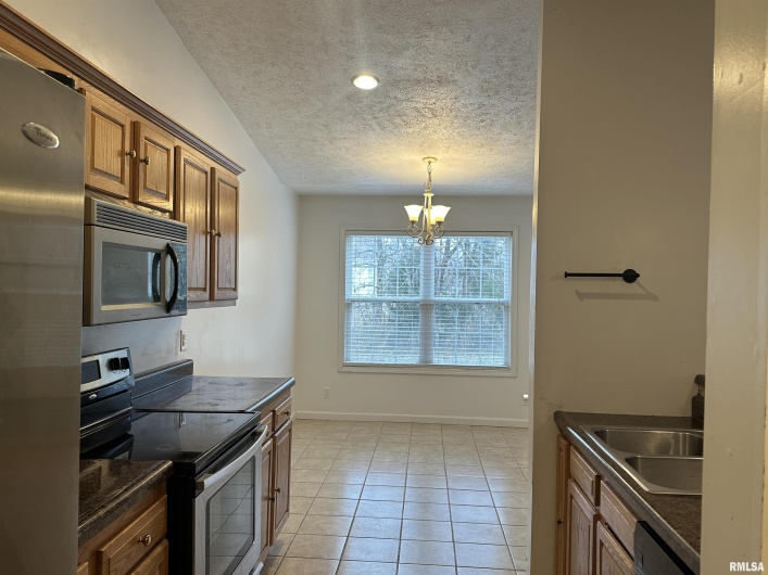 2020 Creekwood Drive, Carbondale, Illinois 62901, 3 Bedrooms Bedrooms, 0 ,2 BathroomsBathrooms,Residential,For Sale,Creekwood,0,RMAEB460053