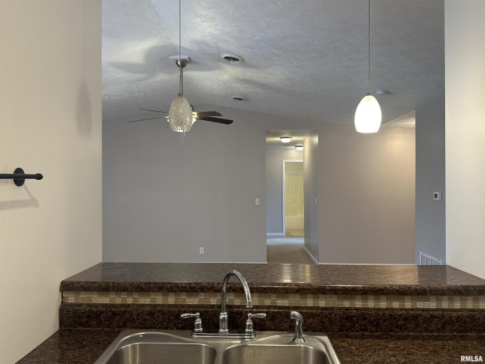 2020 Creekwood Drive, Carbondale, Illinois 62901, 3 Bedrooms Bedrooms, 0 ,2 BathroomsBathrooms,Residential,For Sale,Creekwood,0,RMAEB460053