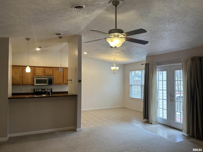 2020 Creekwood Drive, Carbondale, Illinois 62901, 3 Bedrooms Bedrooms, 0 ,2 BathroomsBathrooms,Residential,For Sale,Creekwood,0,RMAEB460053
