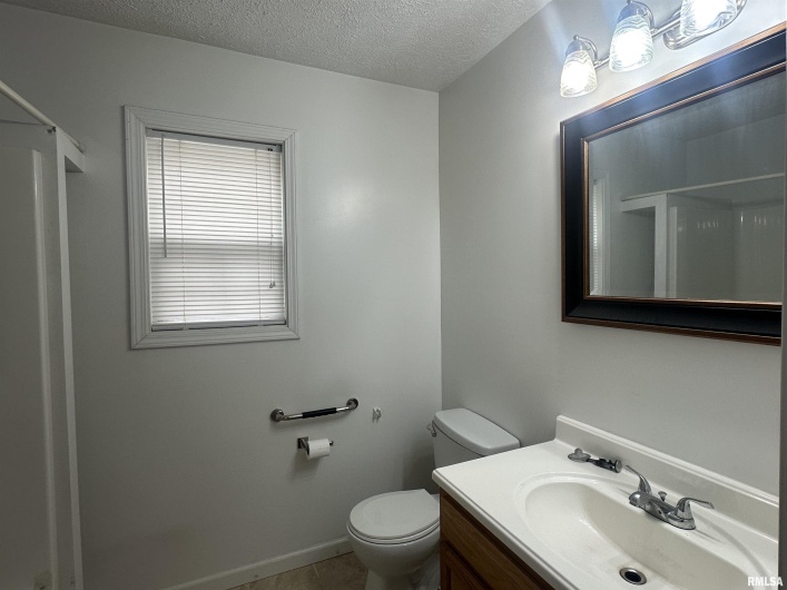 2020 Creekwood Drive, Carbondale, Illinois 62901, 3 Bedrooms Bedrooms, 0 ,2 BathroomsBathrooms,Residential,For Sale,Creekwood,0,RMAEB460053