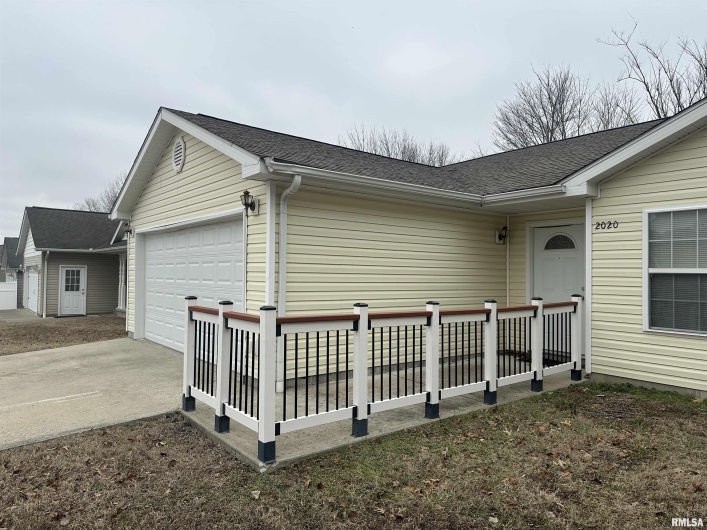 2020 Creekwood Drive, Carbondale, Illinois 62901, 3 Bedrooms Bedrooms, 0 ,2 BathroomsBathrooms,Residential,For Sale,Creekwood,0,RMAEB460053