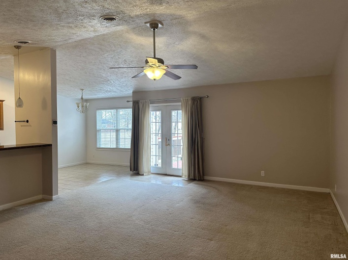2020 Creekwood Drive, Carbondale, Illinois 62901, 3 Bedrooms Bedrooms, 0 ,2 BathroomsBathrooms,Residential,For Sale,Creekwood,0,RMAEB460053