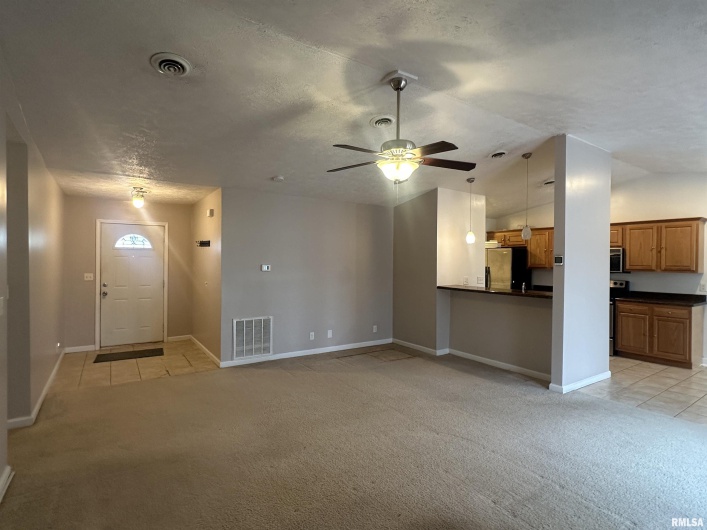 2020 Creekwood Drive, Carbondale, Illinois 62901, 3 Bedrooms Bedrooms, 0 ,2 BathroomsBathrooms,Residential,For Sale,Creekwood,0,RMAEB460053