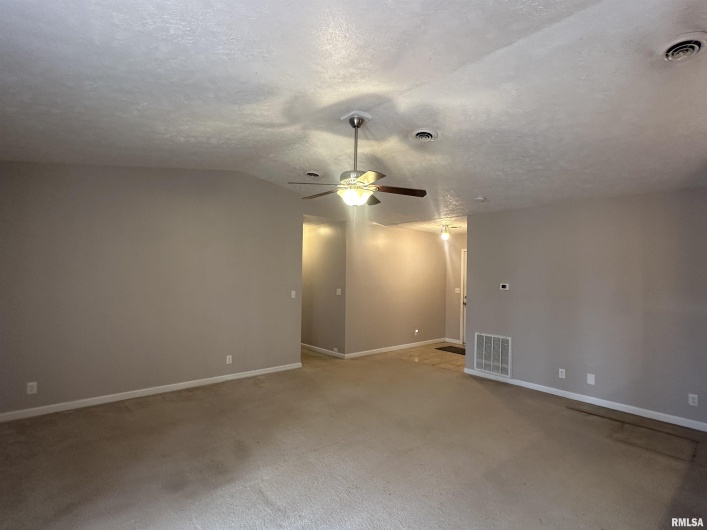 2020 Creekwood Drive, Carbondale, Illinois 62901, 3 Bedrooms Bedrooms, 0 ,2 BathroomsBathrooms,Residential,For Sale,Creekwood,0,RMAEB460053
