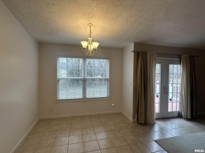 2020 Creekwood Drive, Carbondale, Illinois 62901, 3 Bedrooms Bedrooms, 0 ,2 BathroomsBathrooms,Residential,For Sale,Creekwood,0,RMAEB460053