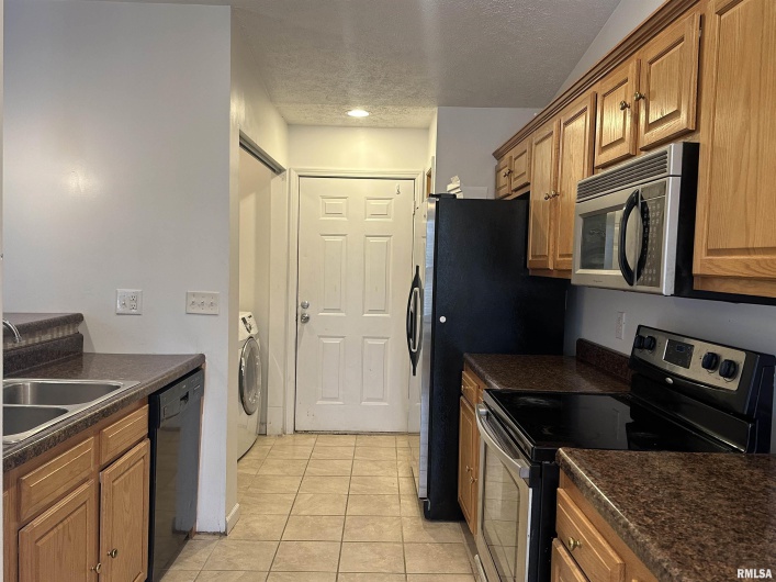 2020 Creekwood Drive, Carbondale, Illinois 62901, 3 Bedrooms Bedrooms, 0 ,2 BathroomsBathrooms,Residential,For Sale,Creekwood,0,RMAEB460053