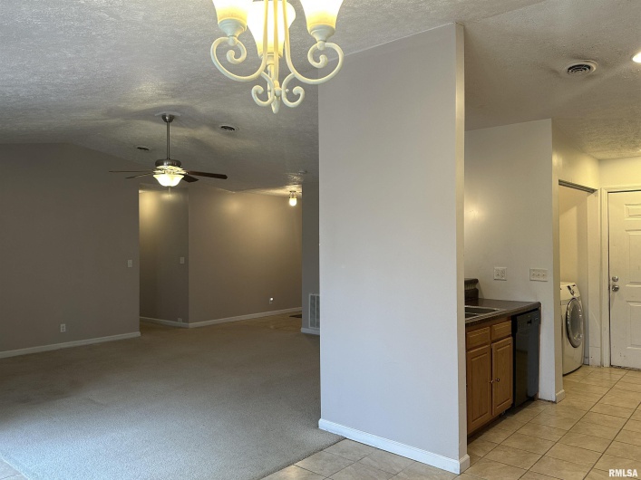 2020 Creekwood Drive, Carbondale, Illinois 62901, 3 Bedrooms Bedrooms, 0 ,2 BathroomsBathrooms,Residential,For Sale,Creekwood,0,RMAEB460053