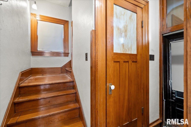 216 POPLAR Street, Harrisburg, Illinois 62946, 4 Bedrooms Bedrooms, 0 ,2 BathroomsBathrooms,Residential,For Sale,POPLAR,0,RMAEB459910