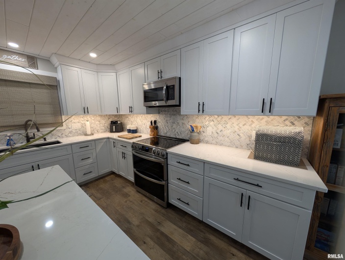 11952 LAGUNA Drive, Marion, Illinois 62959, 3 Bedrooms Bedrooms, 0 ,3 BathroomsBathrooms,Residential,For Sale,LAGUNA,0,RMAQC4268200