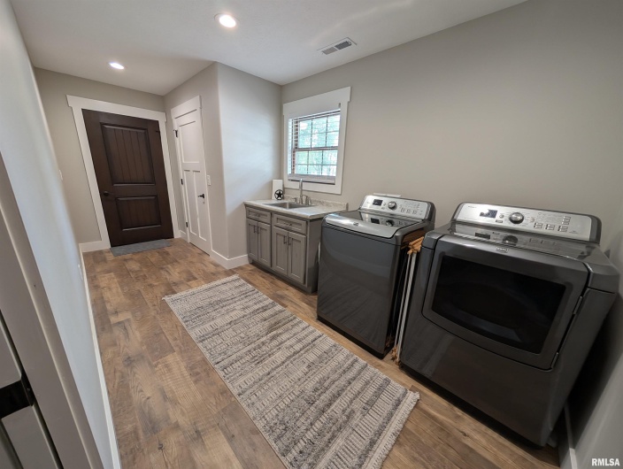 11952 LAGUNA Drive, Marion, Illinois 62959, 3 Bedrooms Bedrooms, 0 ,3 BathroomsBathrooms,Residential,For Sale,LAGUNA,0,RMAQC4268200
