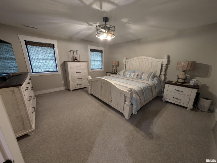 11952 LAGUNA Drive, Marion, Illinois 62959, 3 Bedrooms Bedrooms, 0 ,3 BathroomsBathrooms,Residential,For Sale,LAGUNA,0,RMAQC4268200