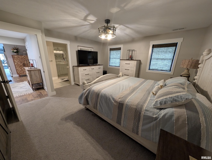 11952 LAGUNA Drive, Marion, Illinois 62959, 3 Bedrooms Bedrooms, 0 ,3 BathroomsBathrooms,Residential,For Sale,LAGUNA,0,RMAQC4268200