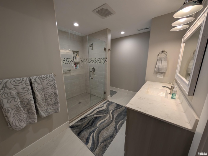 11952 LAGUNA Drive, Marion, Illinois 62959, 3 Bedrooms Bedrooms, 0 ,3 BathroomsBathrooms,Residential,For Sale,LAGUNA,0,RMAQC4268200