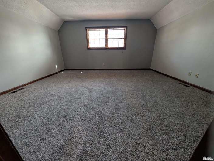 11952 LAGUNA Drive, Marion, Illinois 62959, 3 Bedrooms Bedrooms, 0 ,3 BathroomsBathrooms,Residential,For Sale,LAGUNA,0,RMAQC4268200