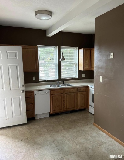 615 LOGAN Avenue A, Carbondale, Illinois 62901, 0 , 0 ,0,Residential Income,For Sale,LOGAN,0,RMAEB460057