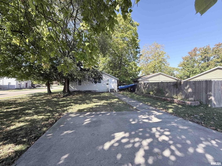 615 LOGAN Avenue A, Carbondale, Illinois 62901, 0 , 0 ,0,Residential Income,For Sale,LOGAN,0,RMAEB460057