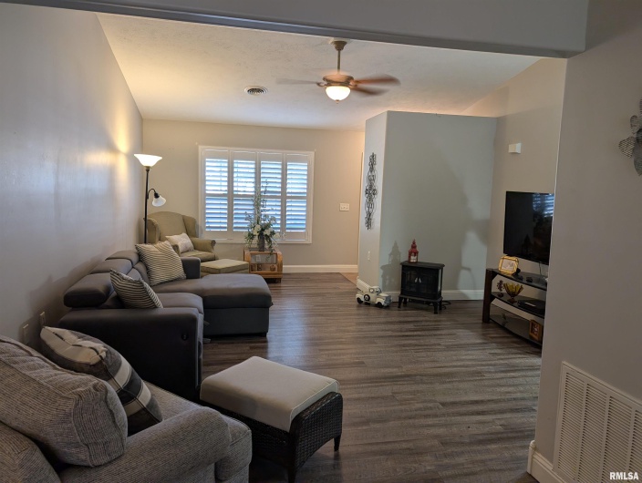 3211 CHEROKEE Drive, Marion, Illinois 62959, 2 Bedrooms Bedrooms, 0 ,2 BathroomsBathrooms,Residential,For Sale,CHEROKEE,0,RMAQC4268202