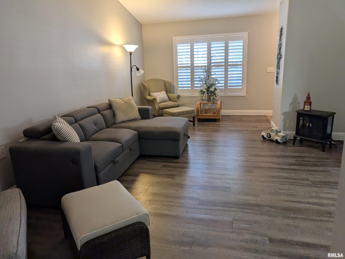 3211 CHEROKEE Drive, Marion, Illinois 62959, 2 Bedrooms Bedrooms, 0 ,2 BathroomsBathrooms,Residential,For Sale,CHEROKEE,0,RMAQC4268202
