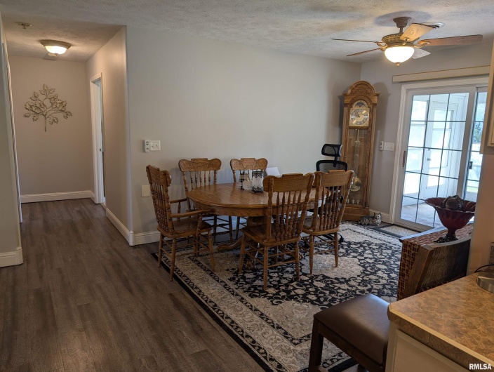 3211 CHEROKEE Drive, Marion, Illinois 62959, 2 Bedrooms Bedrooms, 0 ,2 BathroomsBathrooms,Residential,For Sale,CHEROKEE,0,RMAQC4268202