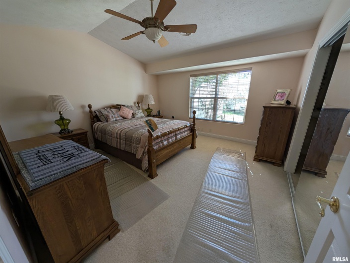 3211 CHEROKEE Drive, Marion, Illinois 62959, 2 Bedrooms Bedrooms, 0 ,2 BathroomsBathrooms,Residential,For Sale,CHEROKEE,0,RMAQC4268202