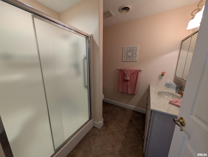 3211 CHEROKEE Drive, Marion, Illinois 62959, 2 Bedrooms Bedrooms, 0 ,2 BathroomsBathrooms,Residential,For Sale,CHEROKEE,0,RMAQC4268202