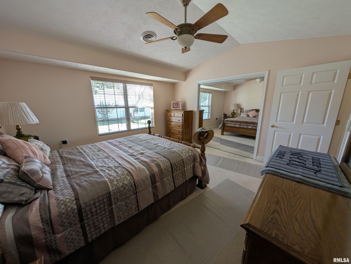 3211 CHEROKEE Drive, Marion, Illinois 62959, 2 Bedrooms Bedrooms, 0 ,2 BathroomsBathrooms,Residential,For Sale,CHEROKEE,0,RMAQC4268202