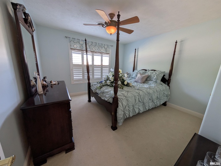 3211 CHEROKEE Drive, Marion, Illinois 62959, 2 Bedrooms Bedrooms, 0 ,2 BathroomsBathrooms,Residential,For Sale,CHEROKEE,0,RMAQC4268202