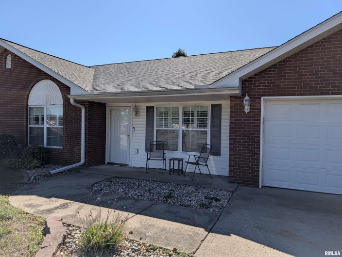 3211 CHEROKEE Drive, Marion, Illinois 62959, 2 Bedrooms Bedrooms, 0 ,2 BathroomsBathrooms,Residential,For Sale,CHEROKEE,0,RMAQC4268202