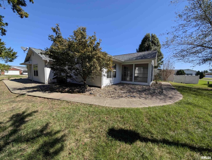 3211 CHEROKEE Drive, Marion, Illinois 62959, 2 Bedrooms Bedrooms, 0 ,2 BathroomsBathrooms,Residential,For Sale,CHEROKEE,0,RMAQC4268202