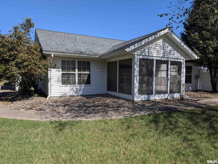 3211 CHEROKEE Drive, Marion, Illinois 62959, 2 Bedrooms Bedrooms, 0 ,2 BathroomsBathrooms,Residential,For Sale,CHEROKEE,0,RMAQC4268202