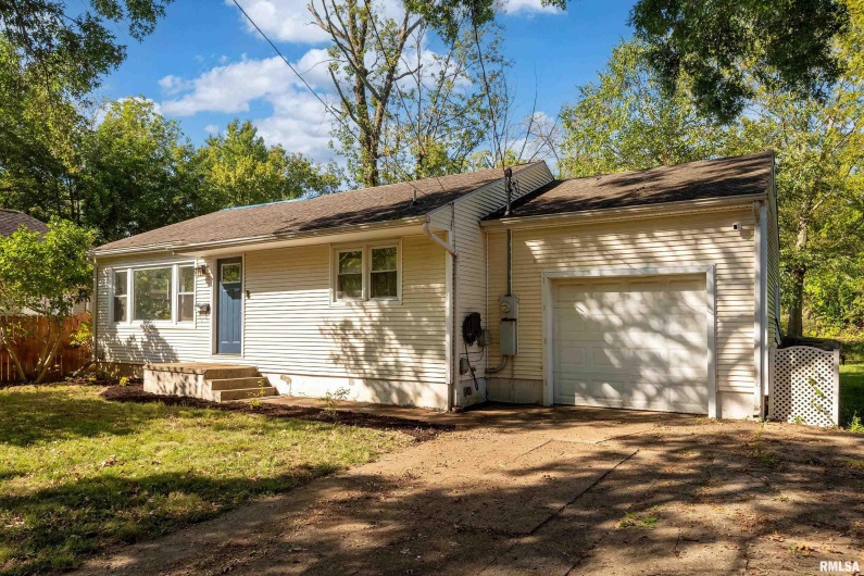 620 ALMOND Street, Carbondale, Illinois 62901, 2 Bedrooms Bedrooms, 0 ,2 BathroomsBathrooms,Residential,For Sale,ALMOND,0,RMAEB460058