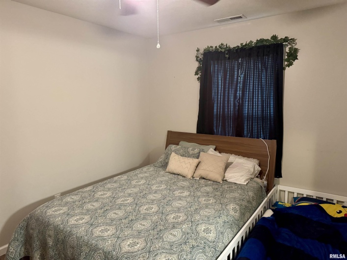 504 MECHANIC Street, Marion, Illinois 62959, 3 Bedrooms Bedrooms, 0 ,2 BathroomsBathrooms,Residential,For Sale,MECHANIC,0,RMAQC4268095
