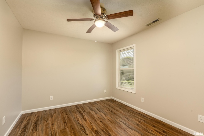 504 MECHANIC Street, Marion, Illinois 62959, 3 Bedrooms Bedrooms, 0 ,2 BathroomsBathrooms,Residential,For Sale,MECHANIC,0,RMAQC4268095