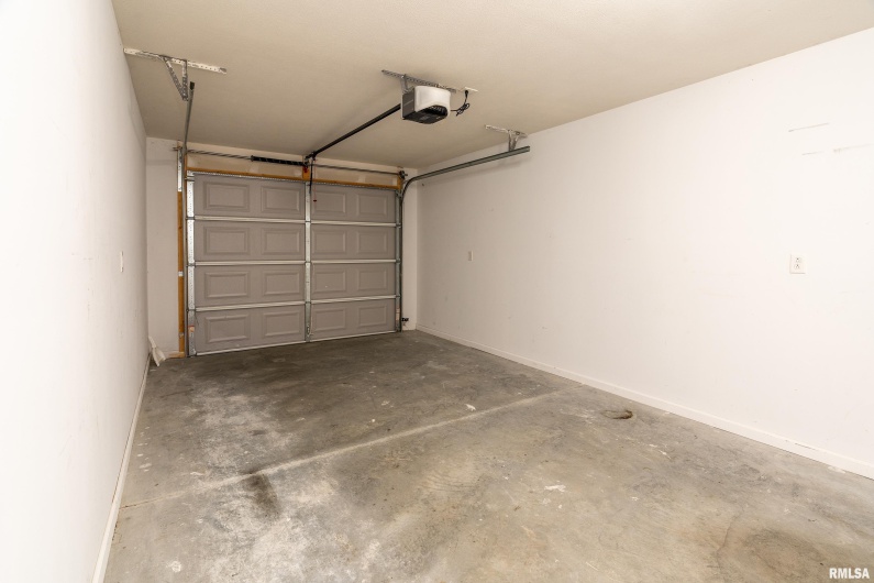 504 MECHANIC Street, Marion, Illinois 62959, 3 Bedrooms Bedrooms, 0 ,2 BathroomsBathrooms,Residential,For Sale,MECHANIC,0,RMAQC4268095