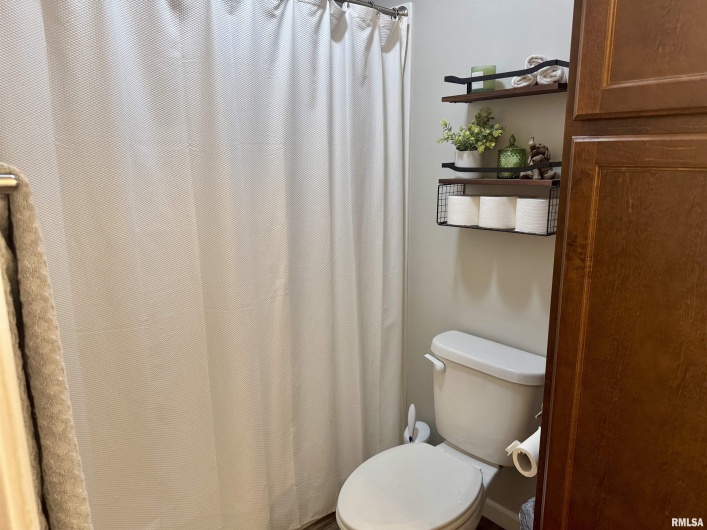 504 MECHANIC Street, Marion, Illinois 62959, 3 Bedrooms Bedrooms, 0 ,2 BathroomsBathrooms,Residential,For Sale,MECHANIC,0,RMAQC4268095