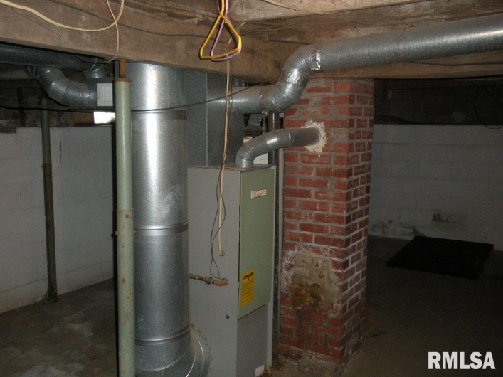 524 17TH Street, Murphysboro, Illinois 62966, 2 Bedrooms Bedrooms, 0 ,1 BathroomBathrooms,Residential,For Sale,17TH,0,RMAEB459447