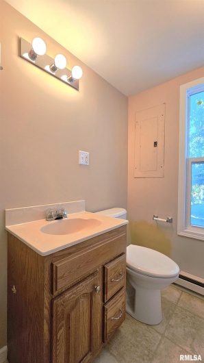 1313 NEWTON Avenue, Johnston City, Illinois 62951, 2 Bedrooms Bedrooms, 0 ,1 BathroomBathrooms,Residential,For Sale,NEWTON,0,RMAEB460059