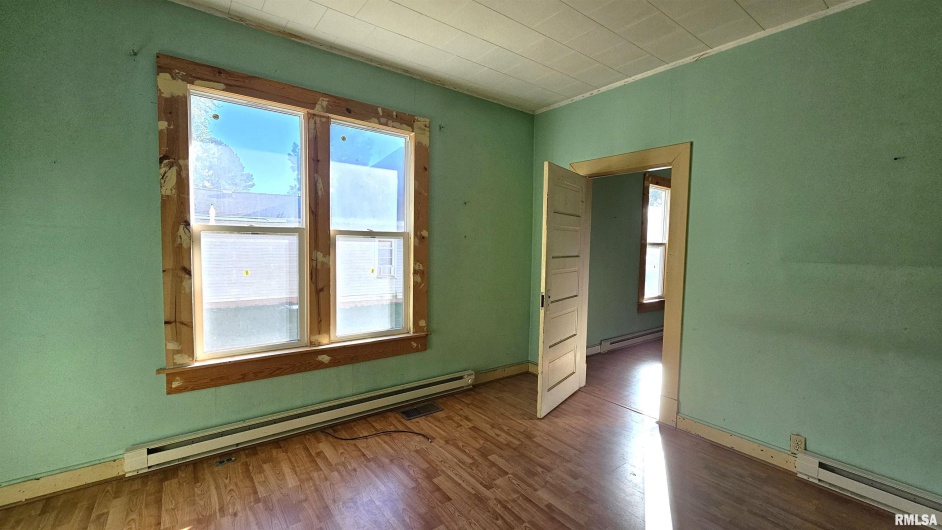 1313 NEWTON Avenue, Johnston City, Illinois 62951, 2 Bedrooms Bedrooms, 0 ,1 BathroomBathrooms,Residential,For Sale,NEWTON,0,RMAEB460059