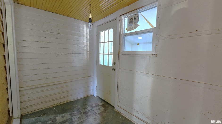 1313 NEWTON Avenue, Johnston City, Illinois 62951, 2 Bedrooms Bedrooms, 0 ,1 BathroomBathrooms,Residential,For Sale,NEWTON,0,RMAEB460059