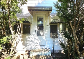 1313 NEWTON Avenue, Johnston City, Illinois 62951, 2 Bedrooms Bedrooms, 0 ,1 BathroomBathrooms,Residential,For Sale,NEWTON,0,RMAEB460059