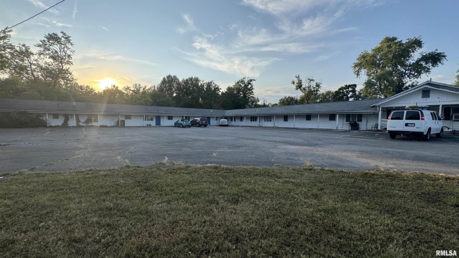 1950 ILLINOIS Avenue, Carbondale, Illinois 62901, 0 , 0 ,0,Residential Income,For Sale,ILLINOIS,0,RMAQC4268233